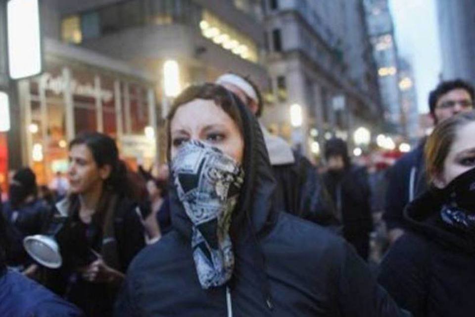Manifestantes anti-Wall Street protestam contra bancos