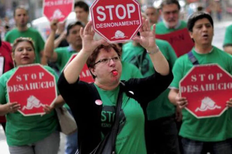 Manifestantes protestam na Espanha contra abusos bancários: o Eurogrupo anunciou crédito de até 100 bilhões de euros como forma de ajuda aos bancos espanhóis (Josep Lago/AFP)