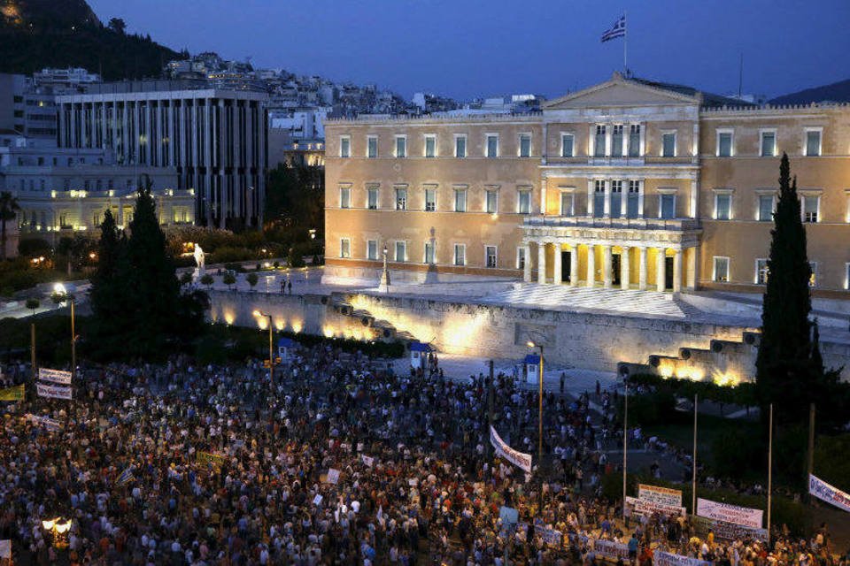 Gregos fazem manifestação pró-governo e contra austeridade