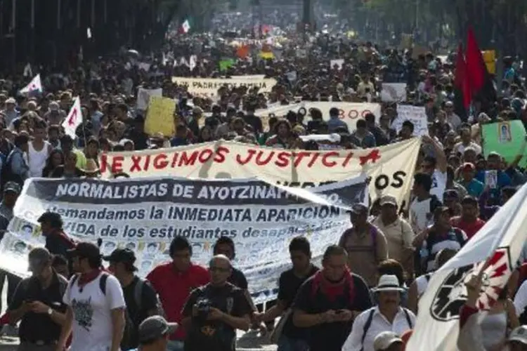 
	Manifestantes na Cidade do M&eacute;xico pedem justi&ccedil;a no caso dos estudantes desaparecidos
 (Omar Torres/AFP)