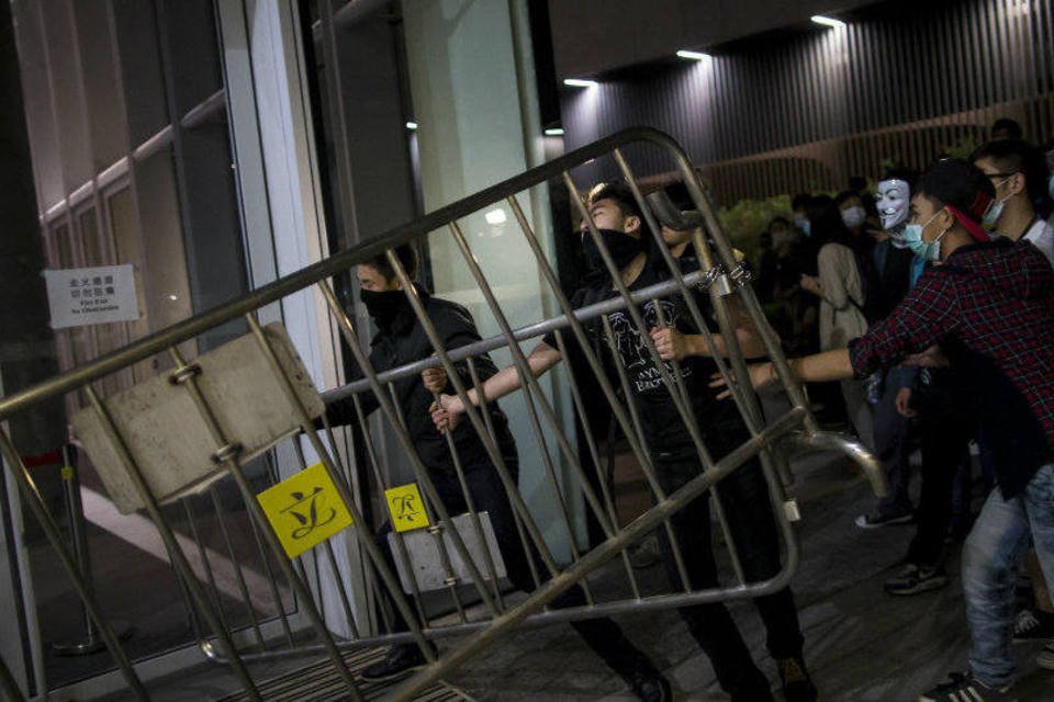 Grupos criticam ataque ao parlamento em Hong Kong