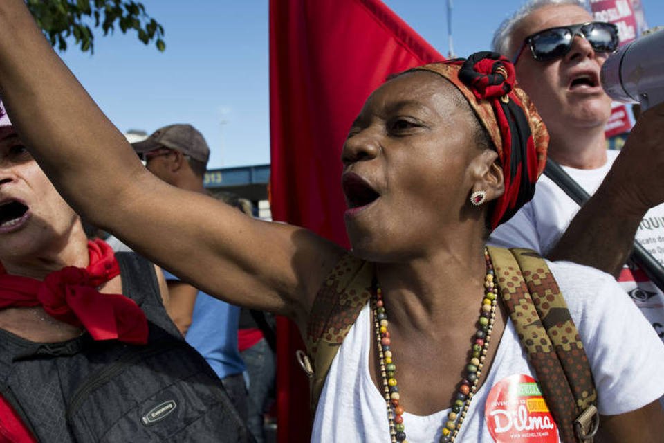 Termina manifestação em frente a fórum onde Lula deporia