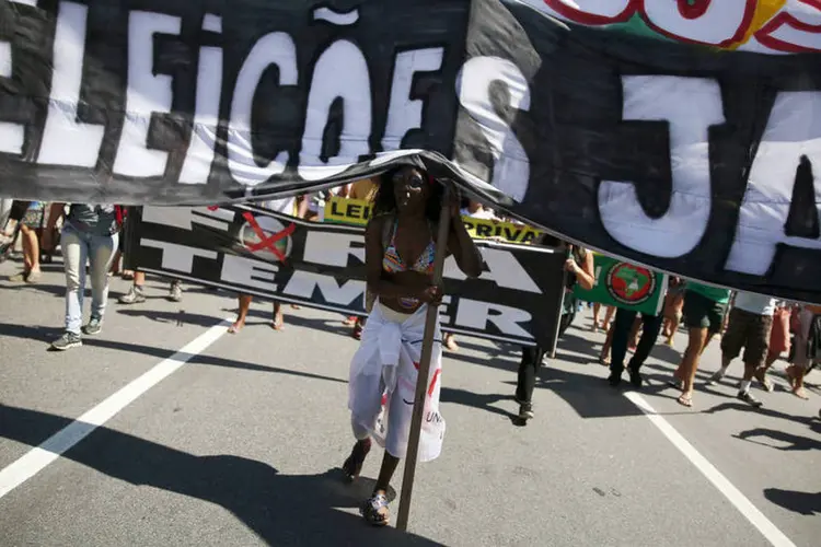 Manifestantes protestam contra o governo de Michel Temer e pedem eleições diretas em protesto na Avenida Paulista - 04/09/2016 (REUTERS/Fernando Donasci)