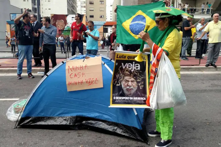 
	Barracas na Paulista: parte da avenida permanece fechada desde o in&iacute;cio da noite de quarta-feira
 (Tatiana Vaz/Exame.com)