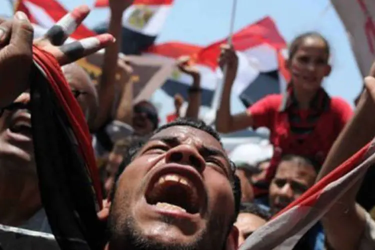 Manifestantes dizem que burocracia e corrupção no país continuam mesmo depois da queda do antigo regime (Mohamed Hossam/AFP)
