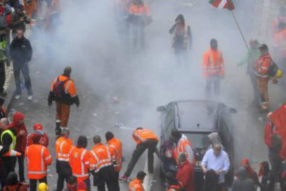 Milhares protestam em Bruxelas contra austeridade e cortes