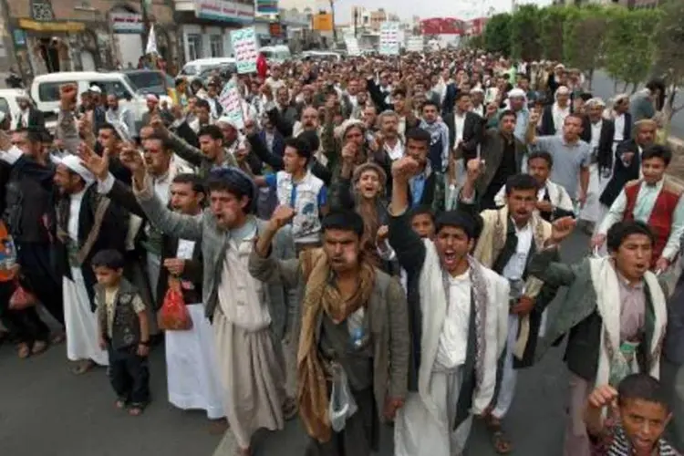 Manifestantes em Saana: partidários se mobilizam para obter a queda do governo até sexta-feira (Mohammed Huwais/AFP)