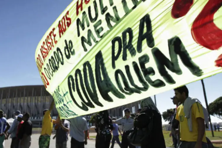 
	Manifestantes protestam contra a Copa do Mundo de 2014: tudo indica que os protestos v&atilde;o se repetir durante o Mundial do ano que vem
 (REUTERS/Ueslei Marcelin)