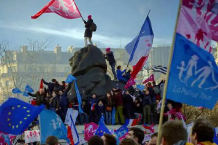 
	&quot;La Manif Pour Tous&quot;: no domingo, dezenas de milhares de pessoas protestaram em Paris em defesa de uma vis&atilde;o tradicional da fam&iacute;lia
 (AFP)