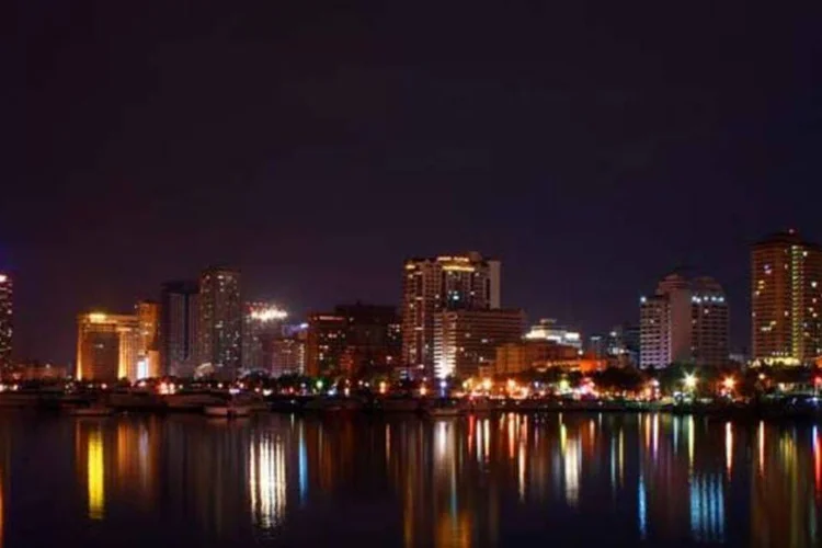 10. Filipinas (Makati) (Wikipedia)