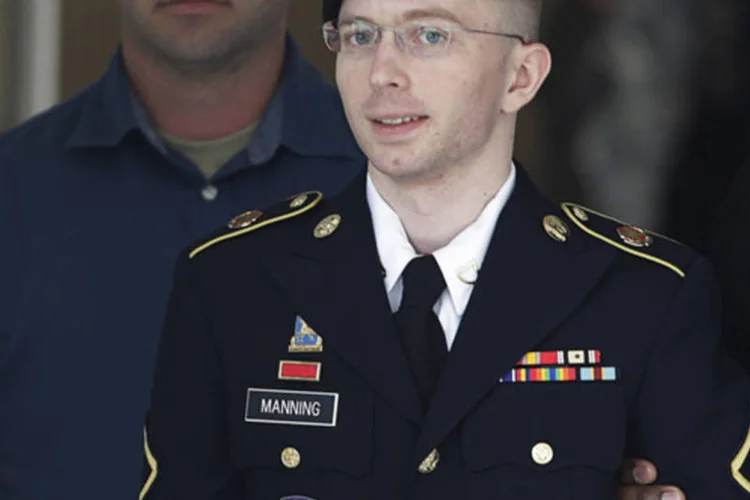 Peça acompanha a jornada do norte-americano Manning desde sua adolescência numa aldeia galesa até sua vida como um soldado dos EUA e a subsequente detenção em 2010 (Gary Cameron/Reuters)