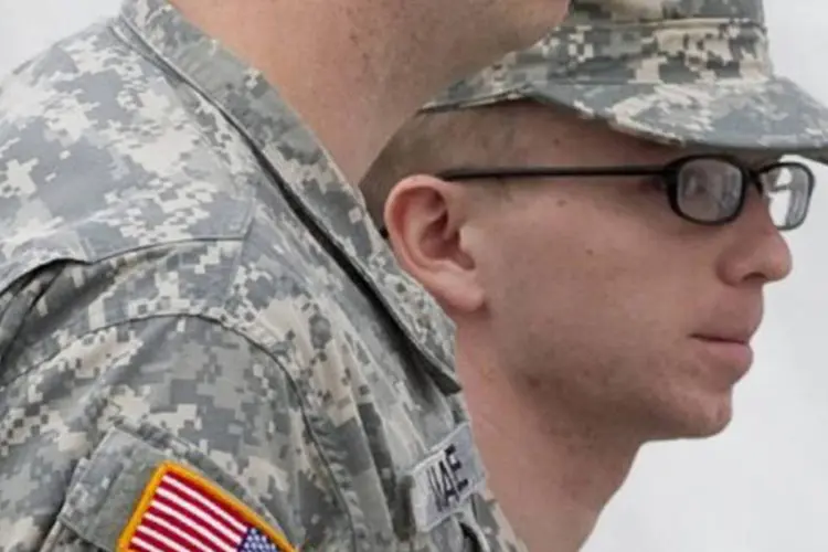 
	O soldado Bradley Manning: ele pode ser condenado a at&eacute; 90 anos de pris&atilde;o por fornecer mais de 700 mil arquivos, v&iacute;deos de batalhas e comunicados diplom&aacute;ticos para o WikiLeaks
 (Saul Loeb/AFP)