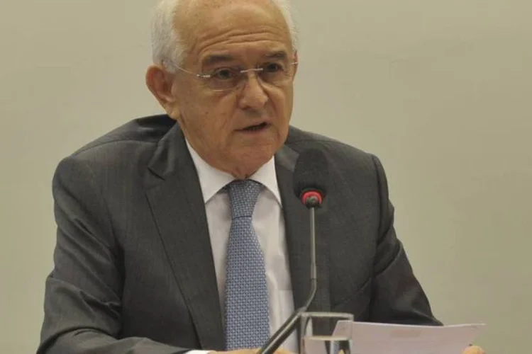 
	Manoel Dias: questionado sobre fiscaliza&ccedil;&atilde;o das condi&ccedil;&otilde;es de trabalho dos m&eacute;dicos envolvidos no projeto, Dias disse que tarefa pertence a Minist&eacute;rios da Educa&ccedil;&atilde;o e da Sa&uacute;de, e n&atilde;o ao do Trabalho
 (Antonio Cruz/Agência Brasil)