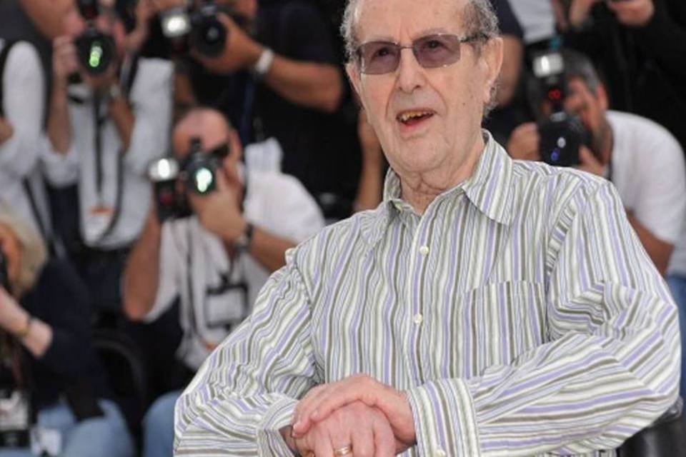 Diretor Manoel de Oliveira comemora 103 anos finalizando novo filme