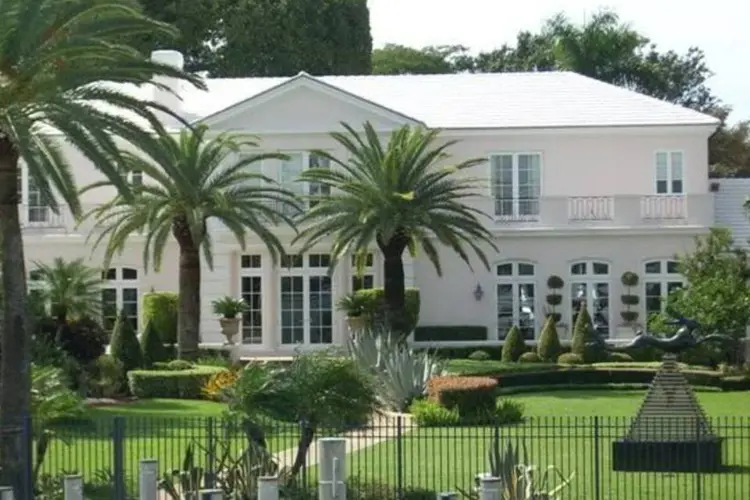 A mansão de Elizabeth Taylor: à venda por 8,6 milhões de dólares (Photobucket)