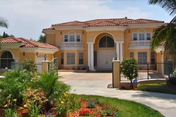 A mansão que está à venda por US$ 3,68 milhões, no sul da Califórnia: não há interessados (Reprodução/Youtube)