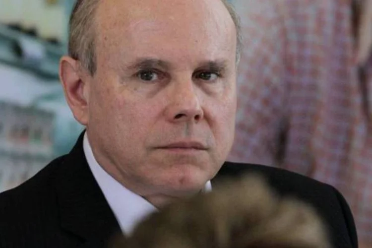 Mantega atrás de Dilma no lançamento do pacote de benefícios à energia elétrica (Ueslei Marcelino/Reuters)