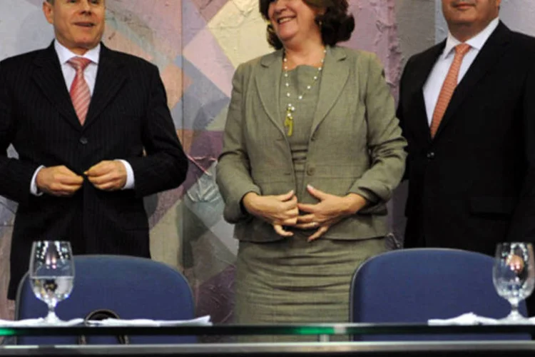 O veterano e os novatos: Mantega (à esq.), teve sua permanência confirmada na Fazenda junto com o anúncio de Miriam e Tombini no futuro governo (Rodrigues Pozzebom/AGÊNCIA BRASIL)
