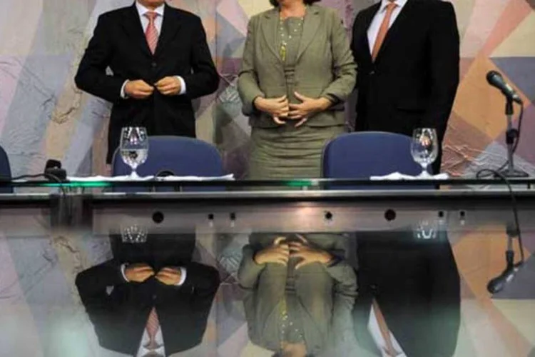 Como estratégia política, a equipe econômica pode lançar o pacote apenas no governo de Dilma (AGÊNCIA BRASIL)