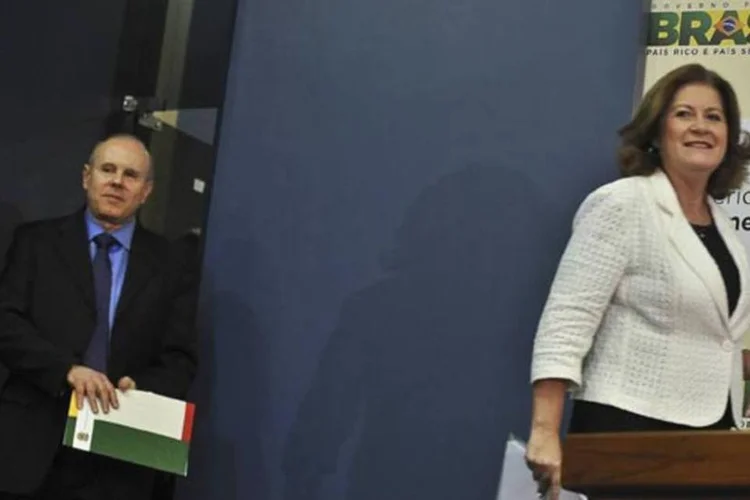 Os ministros da Fazenda, Guido Mantega, e do Planejamento, Miriam Belchior anunciam corte de gastos do Orçamento 2012 (ABr)