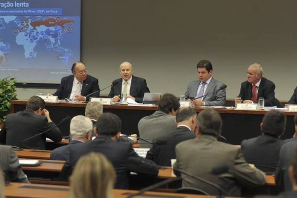 PT fez um controle maior da inflação, diz Mantega
