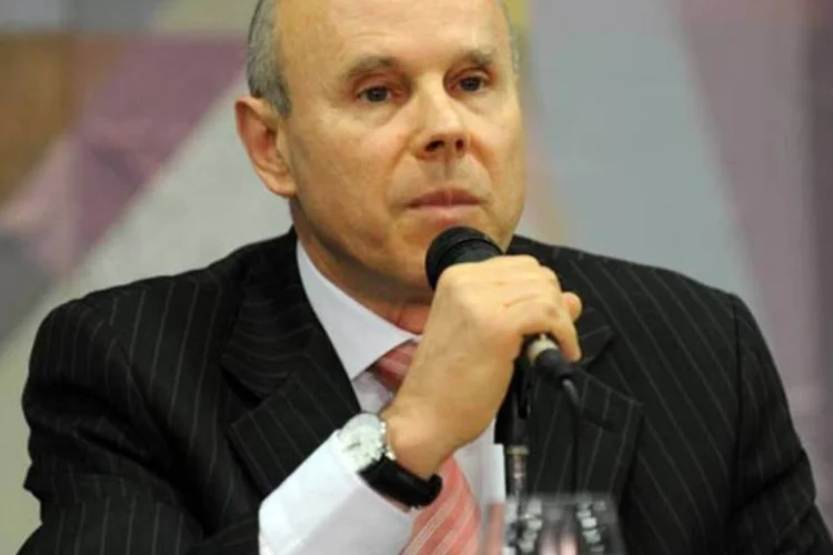 Guido Mantega durante entrevista na qual foi confirmada sua continuidade na Fazenda (Fabio Rodrigues Pozzebom/AGÊNCIA BRASIL)