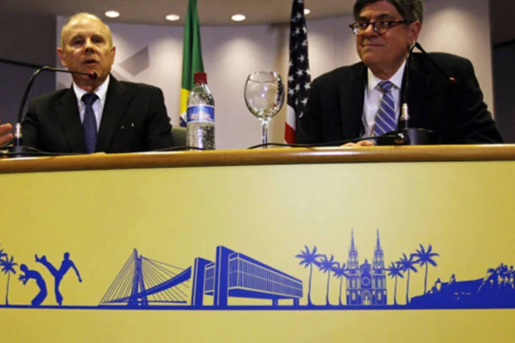 Ministro da Fazenda, Guido Mantega, com o secretário do Tesouro dos Estados Unidos, Jacob J. Lew, durante encontro em São Paulo (Paulo Whitaker/Reuters)