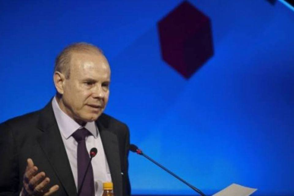 Mantega diz que PIB deve crescer acima de 4% em 2013