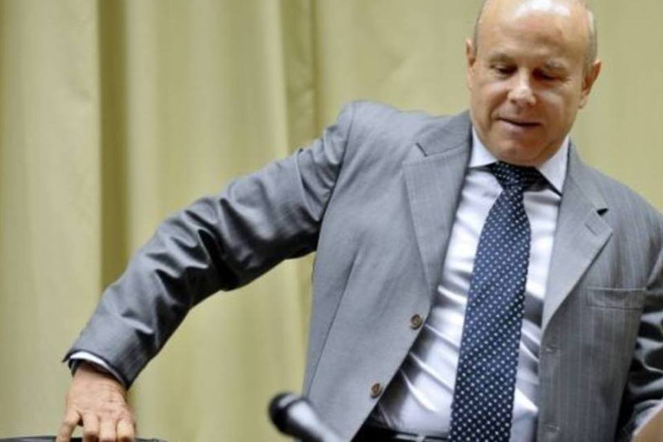 Mantega defende que concorrência vai pressionar spread dos bancos privados