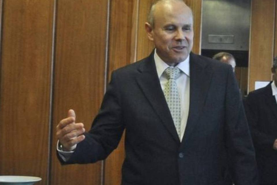 Mantega: medida cambial é feita para "colocar e tirar"