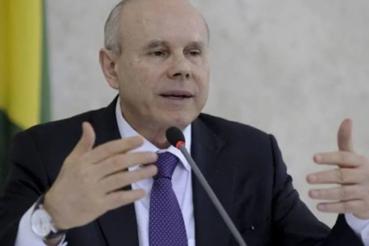 O ministro da Fazenda, Guido Mantega, durante coletiva à imprensa fala sobre as novas regras da Caderneta de Poupança (Fabio Rodrigues Pozzebom/ABr)
