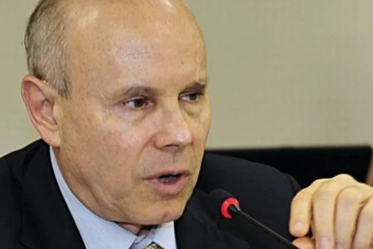 Ontem à noite, Mantega disse em evento em São Paulo que o Brasil não pode permitir que haja invasão de capital (Renato Araújo/ABr)