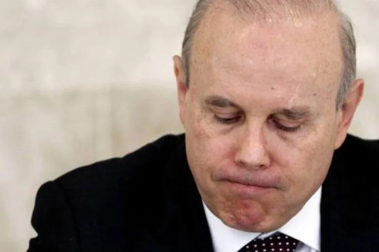 
	Mantega: &quot;Se necess&aacute;rio, se as entradas de fluxos forem ainda mais forte, n&oacute;s temos (a op&ccedil;&atilde;o) de impostos de capital de curto prazo que podem (ser introduzidos)&quot;
 (Ueslei Marcelino/Reuters)