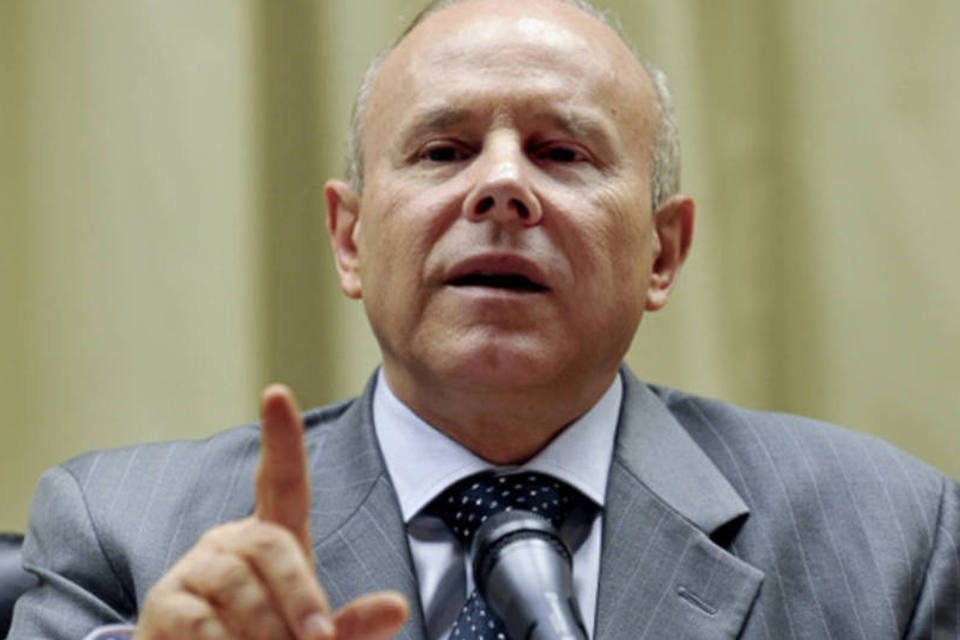 Mantega: governo não assistirá impassível à guerra cambial