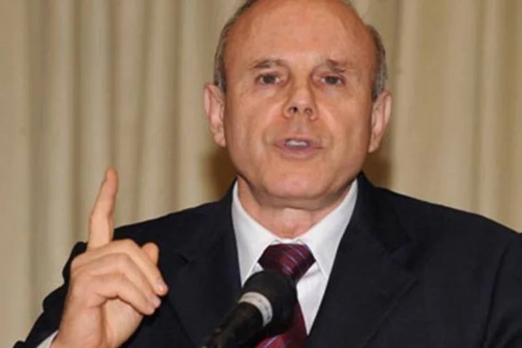 Mantega afirmou que a economia está melhorando, mas ainda na horizontal (.)