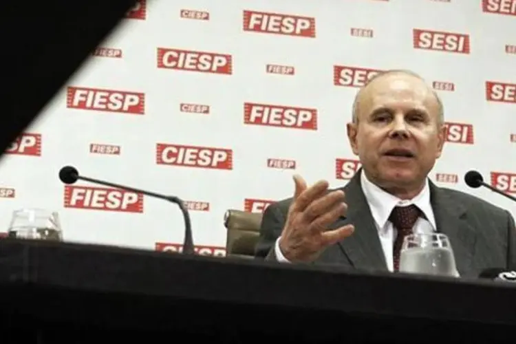 Ministro da Fazenda, Guido Mantega, fala durante coletiva de imprensa após reunião com empresários em São Paulo (Nacho Doce/Reuters)