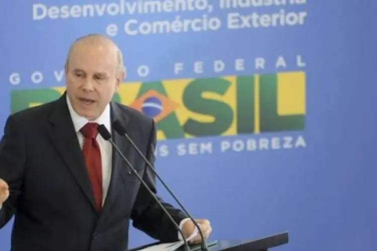 Ao detalhar o pacote em cerimônia no Palácio do Planalto, o ministro da Fazenda, Guido Mantega, adotou discurso protecionista (Wilson Dias/ABr)