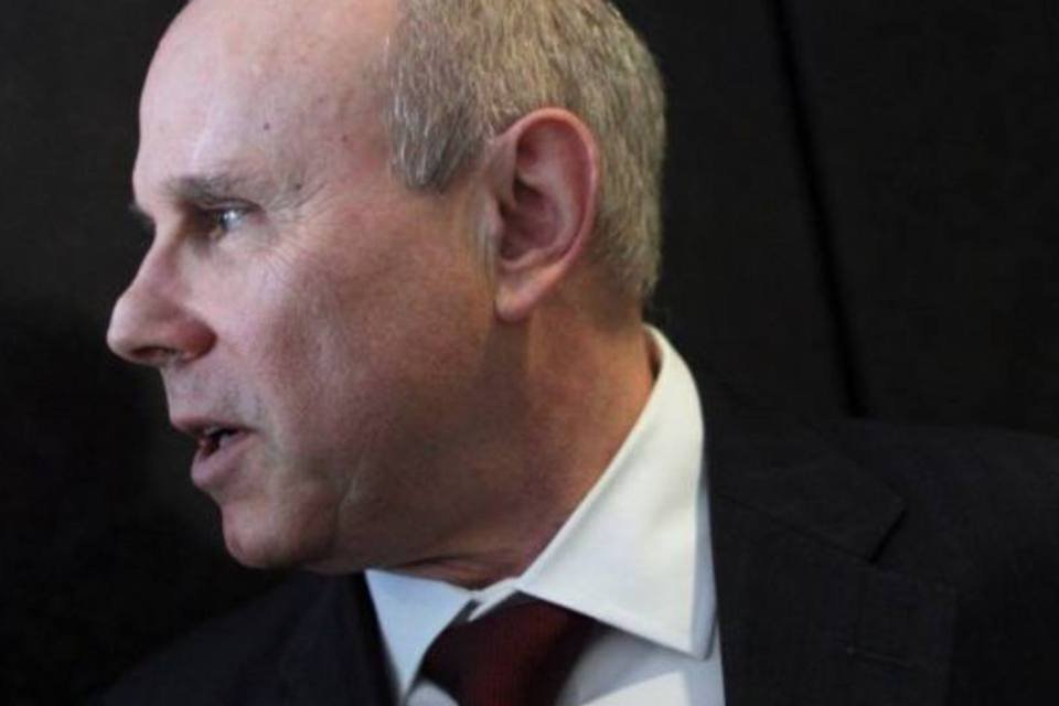 Mantega: governo usa "arsenal" para incentivar consumo