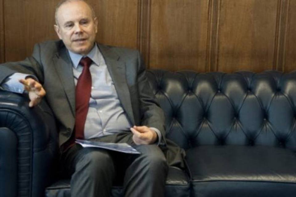 Mantega deve discutir desoneração da cesta básica
