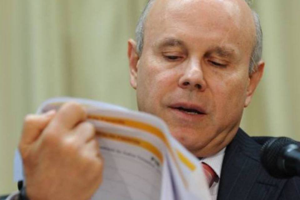 Governo faz pente-fino sobre aplicação externa