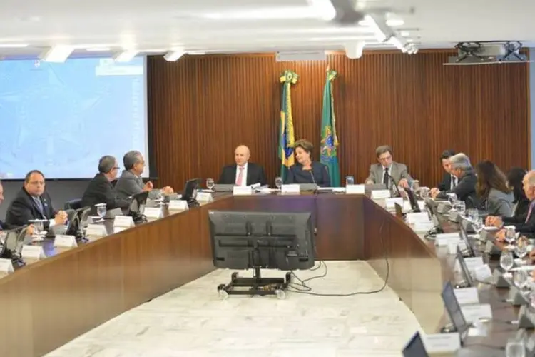 
	Mantega: de acordo com ele, governo ainda n&atilde;o definiu a taxa de juros da extens&atilde;o do PSI
 (Fabio Rodrigues Pozzebom/Agência Brasil)