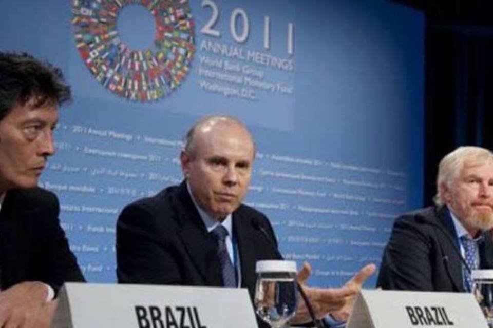 Mantega: países ricos já não podem gerenciar sozinhos os riscos econômicos