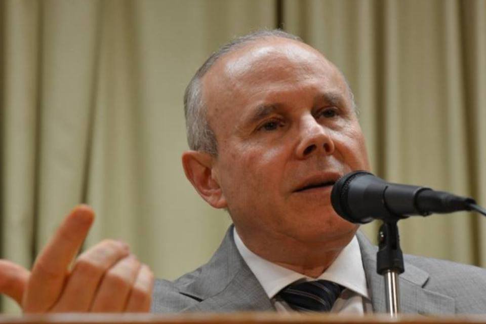 Não temos condições de aumentar a desoneração, diz Mantega