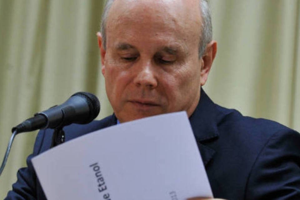 Após IBC-Br, Mantega prefere cautela e evita prever PIB