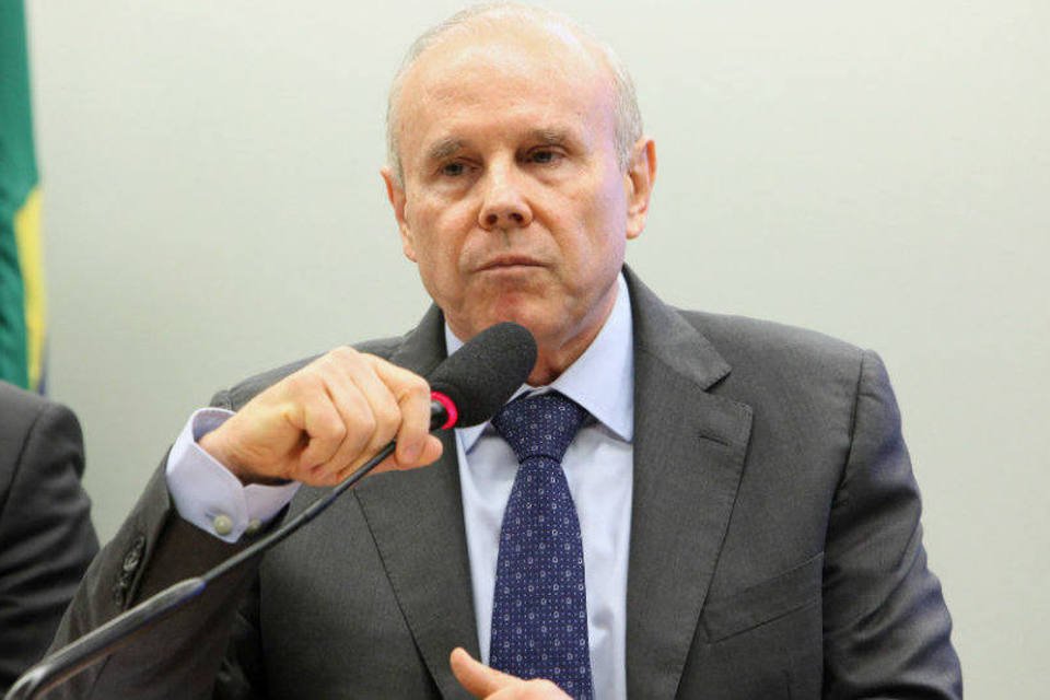 À CPI, Mantega nega tráfico de influência para compra de MPs