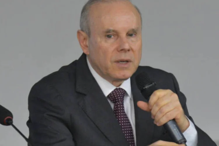 
	Guido Mantega: &ldquo;h&aacute; oscila&ccedil;&otilde;es, mas certamente vamos terminar este ano com resultado melhor (que o do ano passado) e passar para 2014 com a economia em modo de crescimento&rdquo;
 (Wilson Dias/ABr)