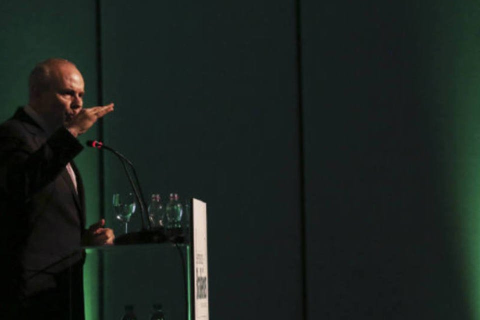 Mantega diz em reunião com empresários que inflação vai cair