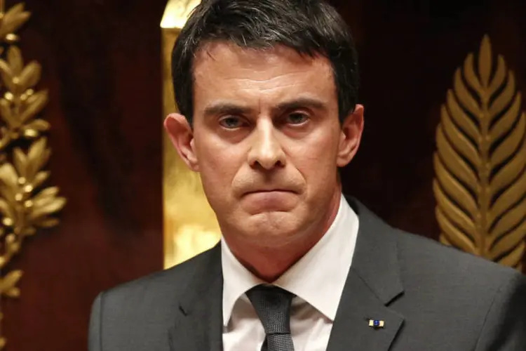 
	Valls: &quot;a amea&ccedil;a permanece muito alta&quot;, disse Valls no Pal&aacute;cio do Eliseu, ao apresentar medidas antiterroristas
 (Charles Platiau/Reuters)