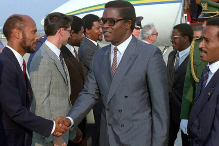 
	O presidente de S&atilde;o Tom&eacute; e Pr&iacute;ncipe, Manuel Pinto da Costa: S&atilde;o Tom&eacute; e Pr&iacute;ncipe e o Brasil t&ecirc;m em comum, al&eacute;m da l&iacute;ngua, a origem hist&oacute;rica com a coloniza&ccedil;&atilde;o portuguesa
 (Kenneth E. Noyes./ Getty Images)