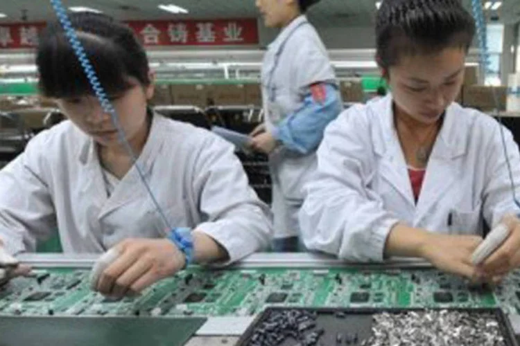 
	Ind&uacute;stria chinesa: a produ&ccedil;&atilde;o industrial cresceu 10,2% em setembro na compara&ccedil;&atilde;o com o mesmo m&ecirc;s do ano passado
 (AFP)